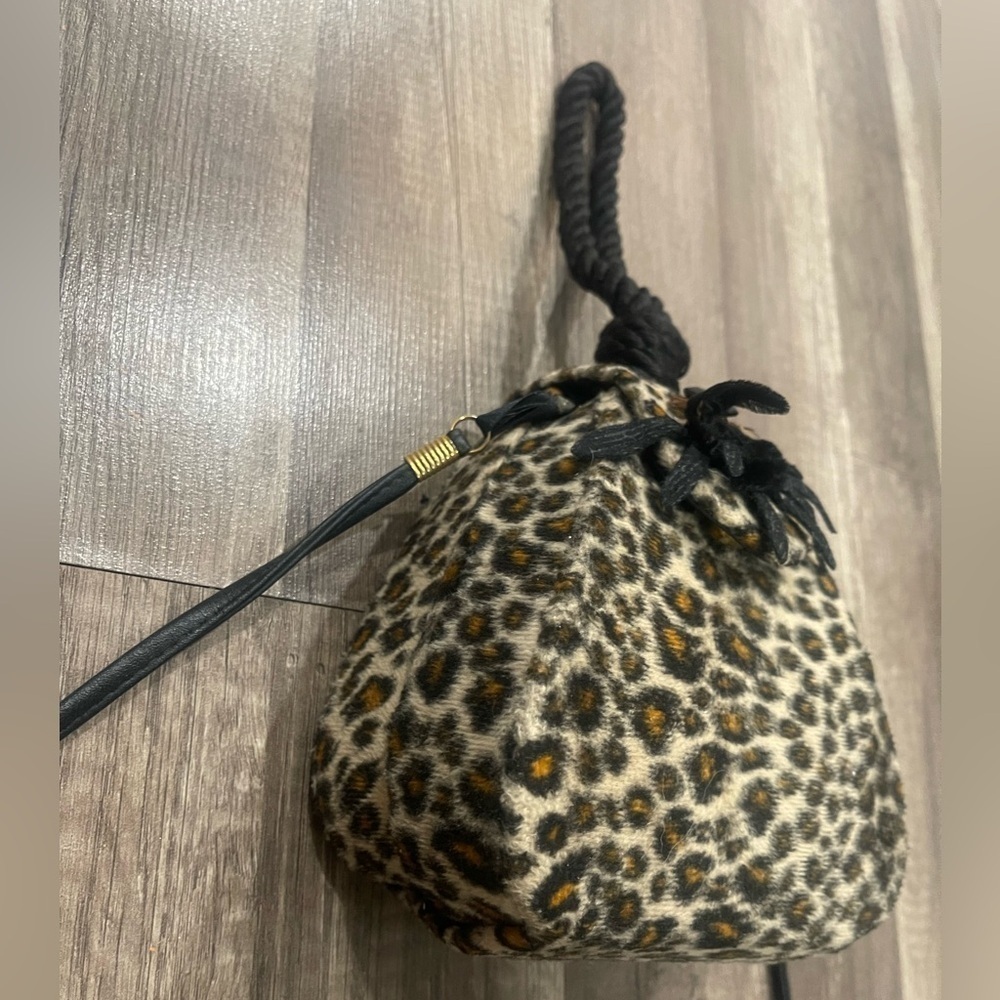 Feathered Head Coquette cheetah animal print pinup mini bag crossbody triangle - Picture 4 of 13